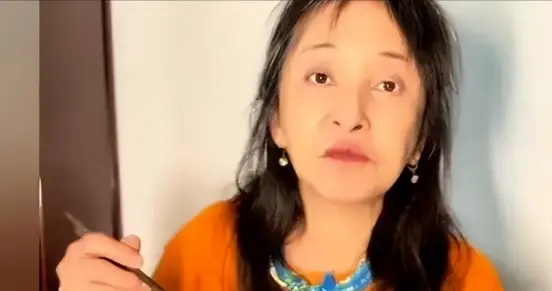 一嫁日本，二嫁美国，三嫁法国，绝不嫁中国人的李勤勤，咋样了？