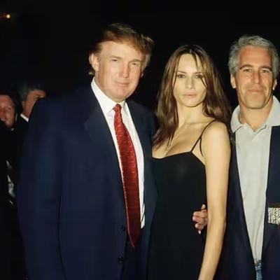 斯湾湾：2000年的四人合照——特朗普