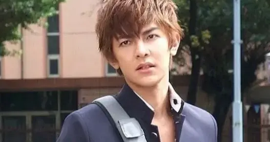 汪东城生图霸屏热搜！网友惊呼：这状态吊打20岁小伙