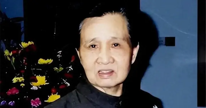 毛泽覃儿媳与毛主席长女“毛金花”的合影，李敏暗中见过姐姐一面