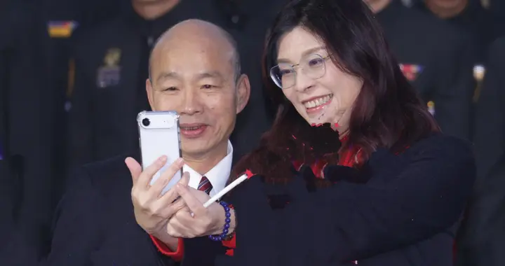 郑丽文向韩国瑜“负荆请罪” 徐巧芯赞：这样的主席是国民党之福！