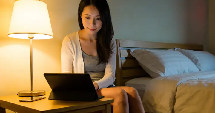 长期熬夜的人，不用半年，就可能会“缠上”4种慢性问题