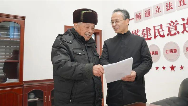 湖南八旬老人写在烟盒上的建议，竟然被写进了这部法律里