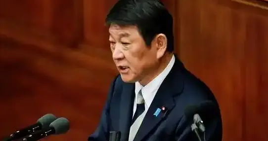 日本释放烟雾弹，宣称中国愿和日本外相接触，高市为何急成这样?