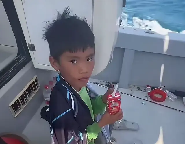赤岭小孩哥后续！回家后没被打，父亲称又跑了，网友建议送去当兵