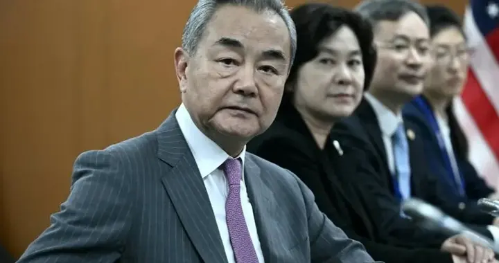 日本外相在东盟等了一天，才发现：王毅根本没打算见他
