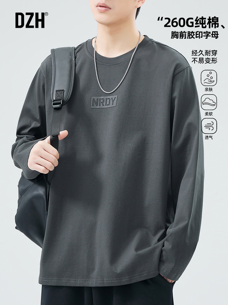 纯棉舒适，宽松百搭，时尚圆领，春秋季必备。