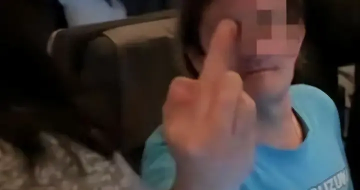 英国男子大闹中国航班后续：多次摸空姐屁股，猛料被扒，竟是惯犯