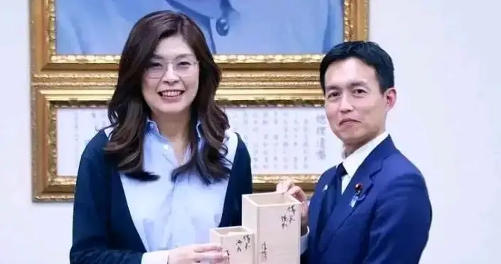 一边对日献殷勤、一边回避统一题，郑丽文这出双面戏还能演多久
