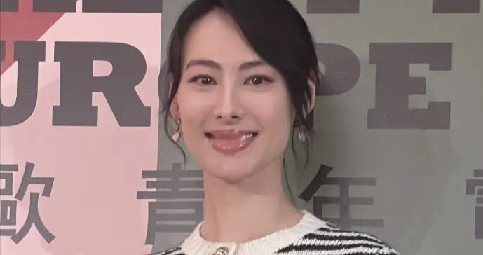 大儿子17岁，双胞胎二儿子三儿子16岁，才38岁的她美得让人羡慕！