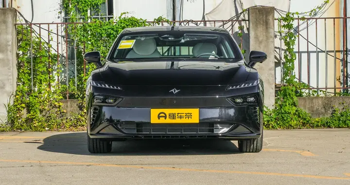 试驾东风奕派 eπ007+：颜值吸睛、操控够劲，智能还懂我