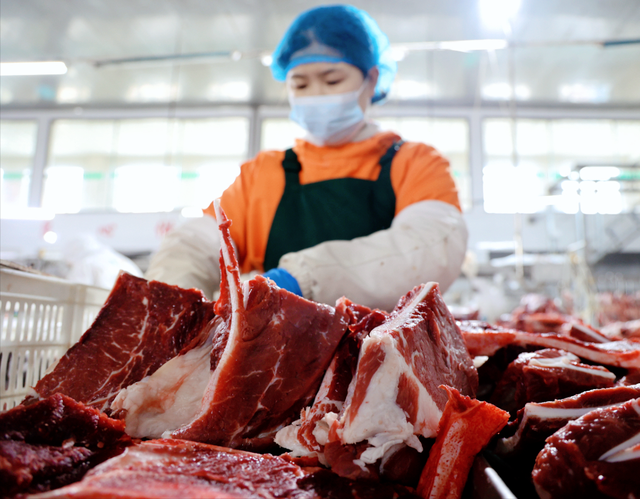 越便宜越卖不动？牛羊肉价格连连下跌！牛肉自由时代要来了？