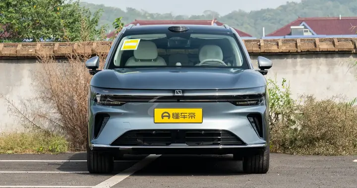 试驾焕新极氪7X：起步即豪华，配置全拉满，低至22.98万元！