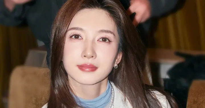 39岁江疏影上海路透细腰长腿美成万人迷 吐槽新剧和老熟人演小情侣