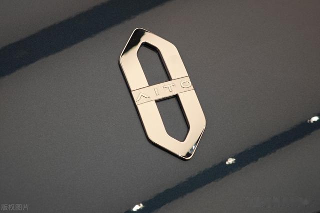 问界M9升级ADS4.0：智能驾驶行业格局重塑