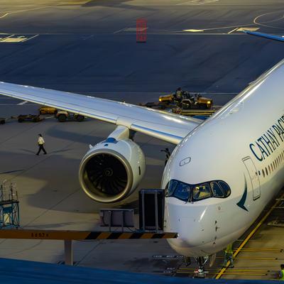 雷小航：查了下资料，目前英航和国泰航空运