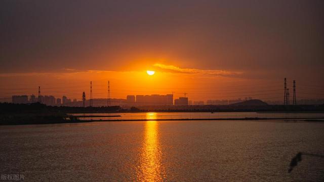 如何才能捕捉到日落精彩瞬间呢？学会这3个技巧助你一臂之力