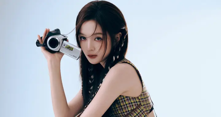 吴宣仪格仔裙，当音符碎成格子的纹路，让世界坠入一场快乐的梦