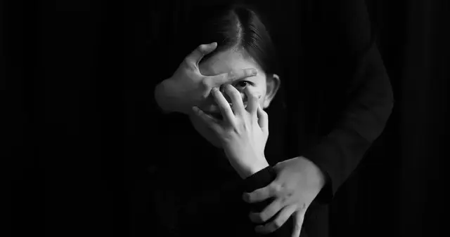 我敢打包票，要是你没房贷，没车贷，日子过得特巴适