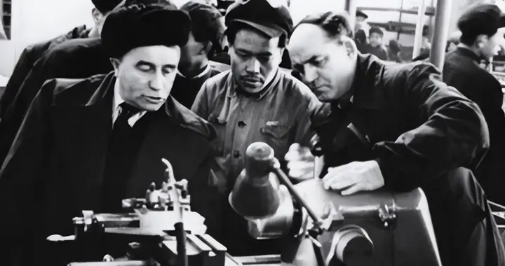 美国学者：如果不是毛主席当年那个决定，中国早已重蹈苏联覆辙