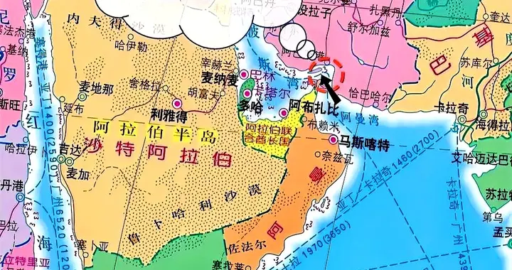 断崖式断航！霍尔木兹3月仅144艘船通过，全球能源命门被焊死