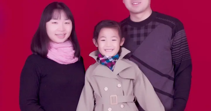 52岁老婆二婚嫁前夫，100万债务突然曝光，全城人都骂她不要脸