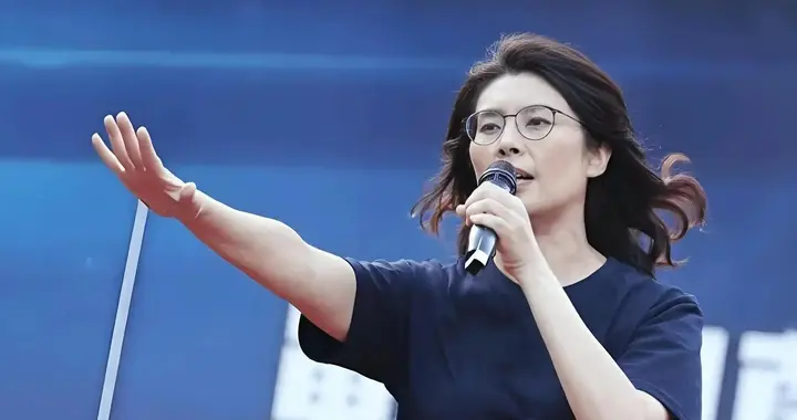 两岸统一战线，郑丽文带人访陆，名单刚公开，卢秀燕就送出一句话