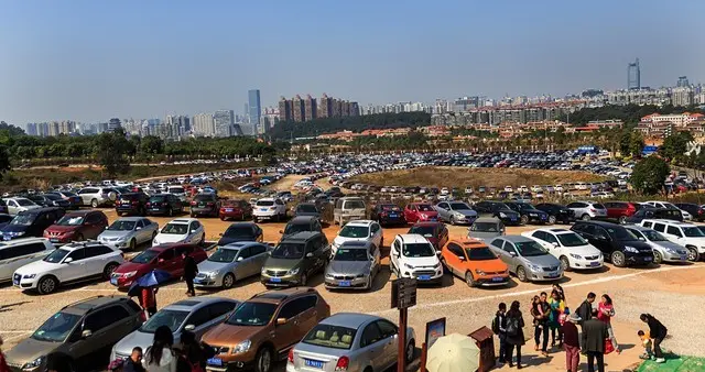 千万别再跟风旅游了，那是在给朋友圈打工