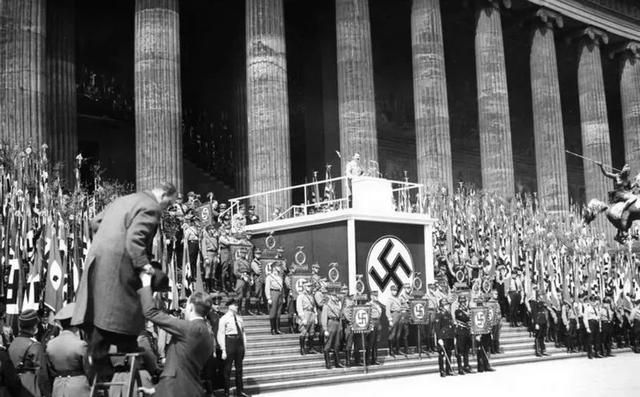 雷颐：警惕法西斯