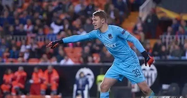 离个婚差点儿事业尽毁又破产，“熹妃”萨福诺夫归来：前妻悬了？