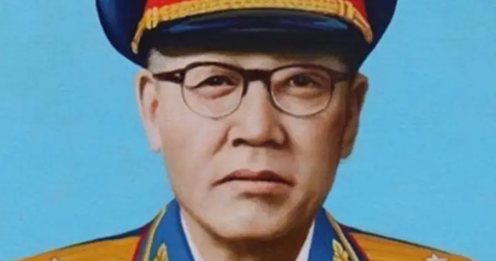 他比解方更能称得上“第一少将”，具备上将资历，却差点只授大校