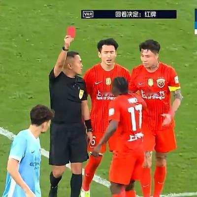 爱上小老弟：安佩姆的红牌和刘诚宇的手球