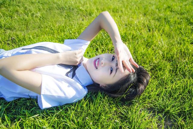 女生想让你得手，不会直接说，而是会暗示你