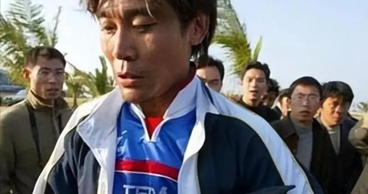 高峰也没想到，他当年狠心抛弃的儿子，如今开始给母亲那英争光了