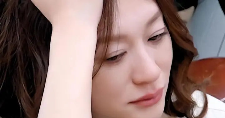 李小冉官宣离婚后，前夫被曝黑料，才发现她隐忍2年做了3件事