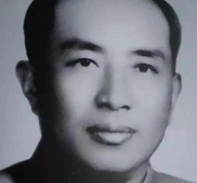 他是中央党校原副校长，36岁主持中央组织部工作，侄子是武警少将
