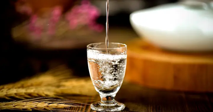 白酒再次被关注！医生研究发现：喝得越多，寿命或越短告诉你真相