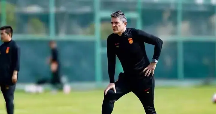 于金永身体原因，他是第二顺位。安东尼奥评估球员有他一套理论