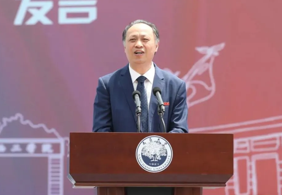 江风益院士两次斩获国家科技一等奖，堪称南昌大学的宝藏级人物！  近日...