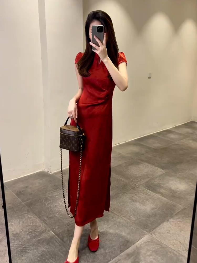 红色醋酸缎面改良中式旗袍