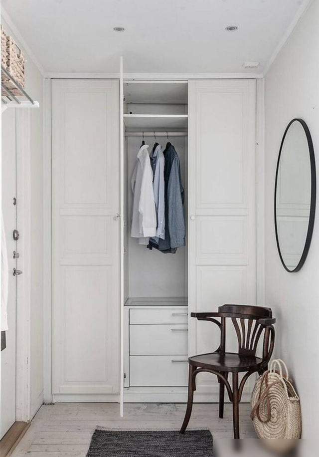 进户门挂衣太掉价？玄关衣帽间才是收纳王炸！