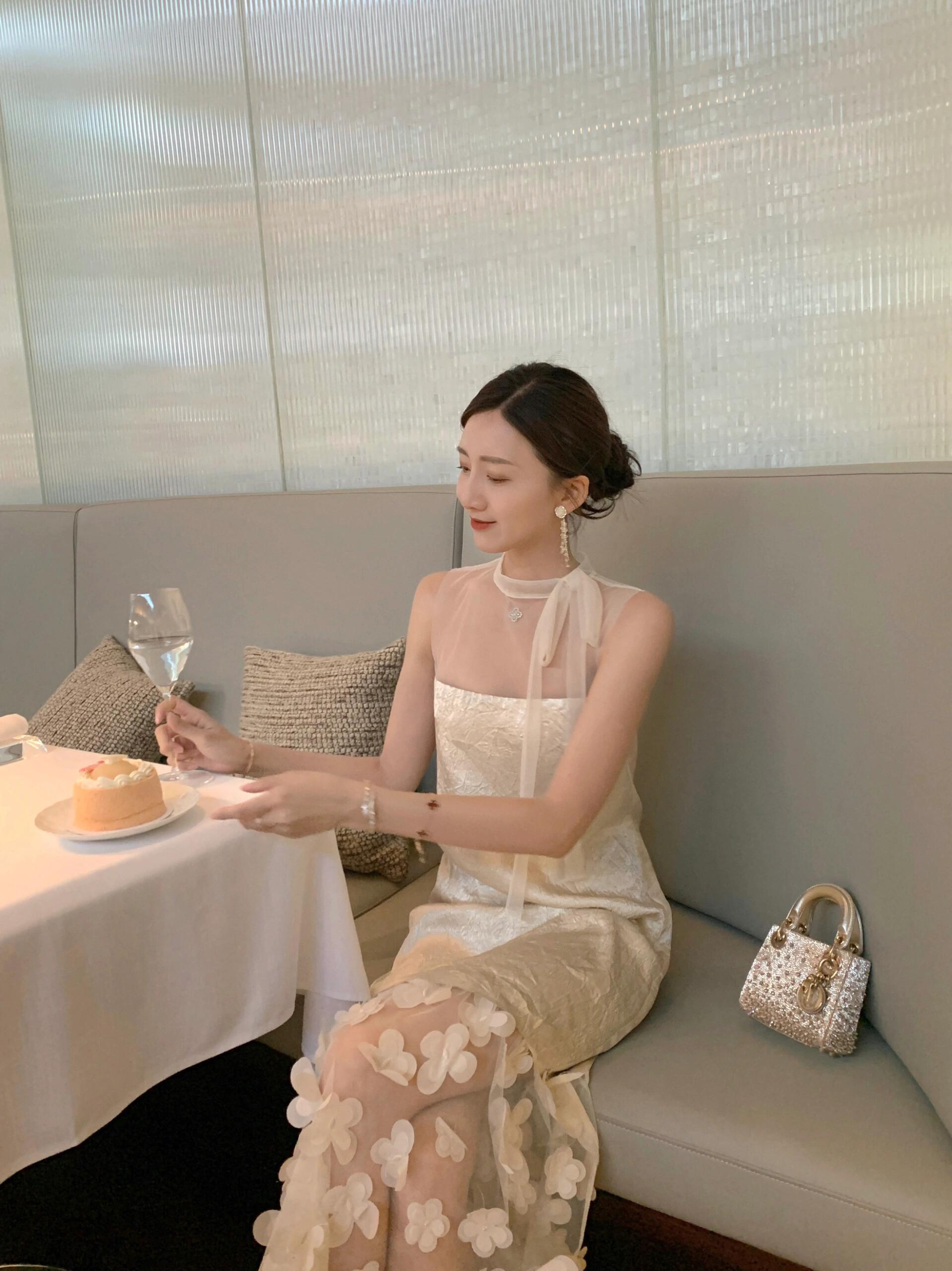 生日订婚礼服2025年新款海边度假小众