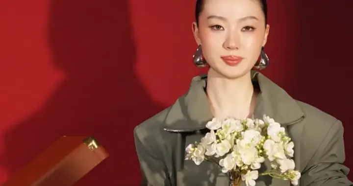 单依纯：好想谈恋爱，但我偏要疯着唱，怎么样？