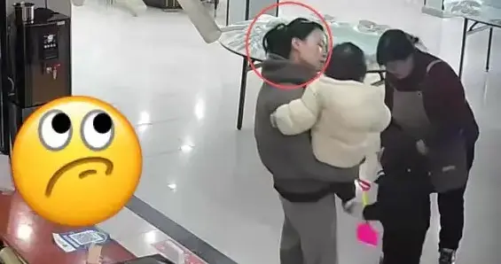 2岁小孩被打后续，孩子妈妈发声：绝不和解，警方已介入