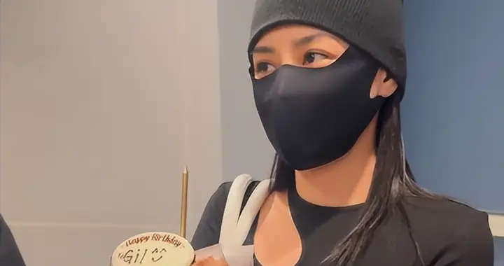 44岁阿娇近照暴瘦，被粉丝围堵送蛋糕！独居北京坦言要孩子有点难