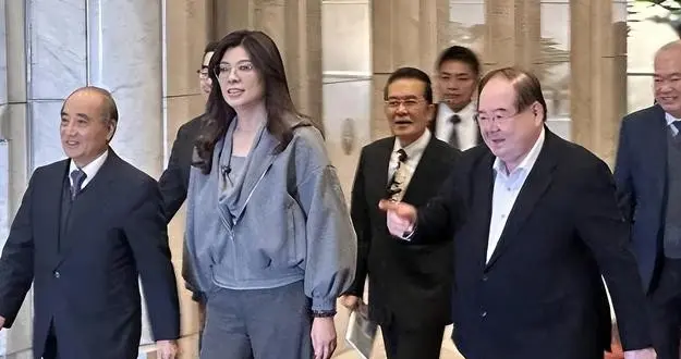 郑丽文“双面操作”只会加快祖国统一脚步