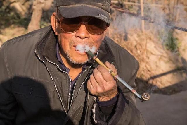 老年戒烟存风险？揭秘年龄与戒烟关系，专家建议这样做