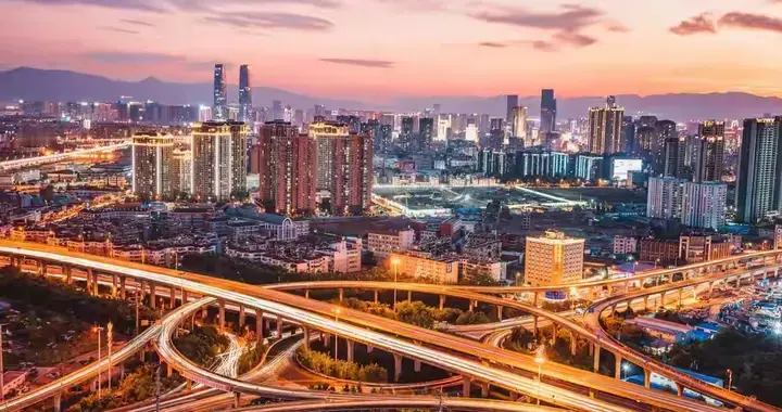 昆明: 城建有力量，山水有韵味，美食有诱惑，放慢脚步，心就静了