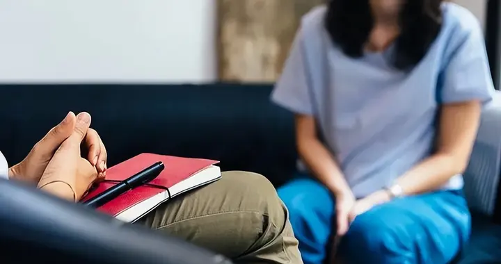 一个高考状元的崩塌：全职陪读 18 年，女儿进了精神科