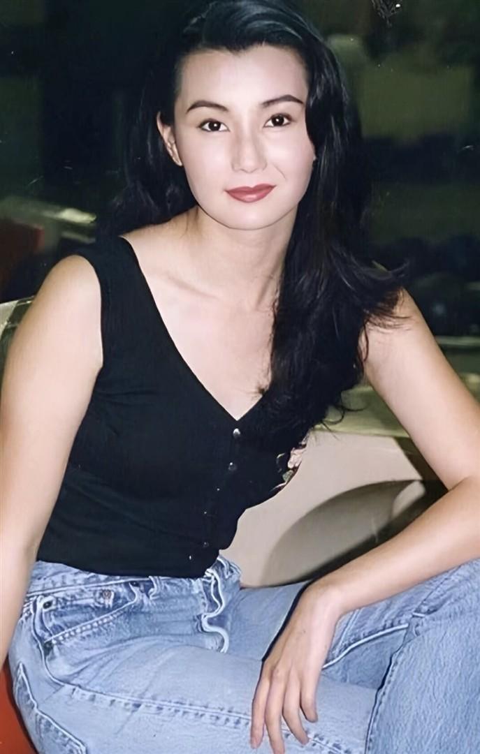 张曼玉灵动不俗气、明艳自带风骨，演技与颜值兼备的实力派女明星